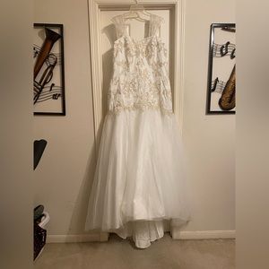 David’s Bridal wedding gown with hand beads size 18. NWT